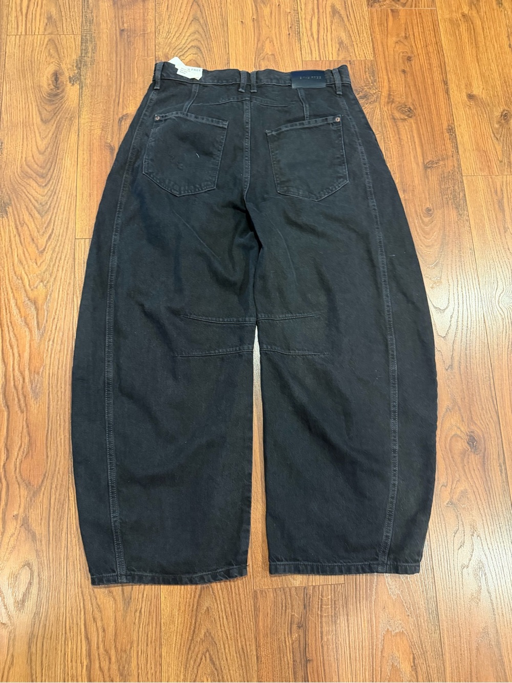 We the Free Mid Rise Barrel Jeans Size 28 NWT - Picture 6 of 6